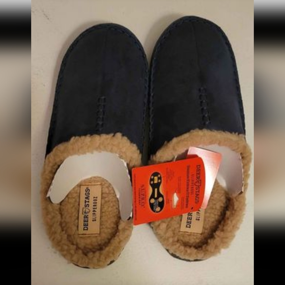 BRAND NEW Navy Blue Deer Stags Slippers 9 M for Men (with a box)